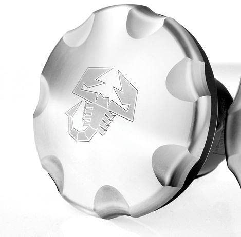 Amazon | アバルト 500 純正ロゴ入りフューエルキャップ アルミニウム