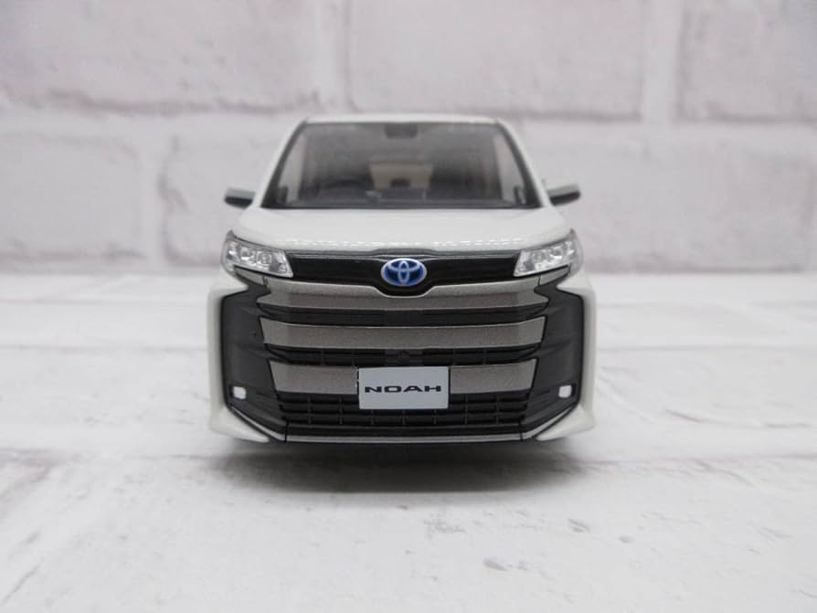 トヨタ ノア NOAH ミニカー（非売品／ディーラー展示用モデル） Amazon