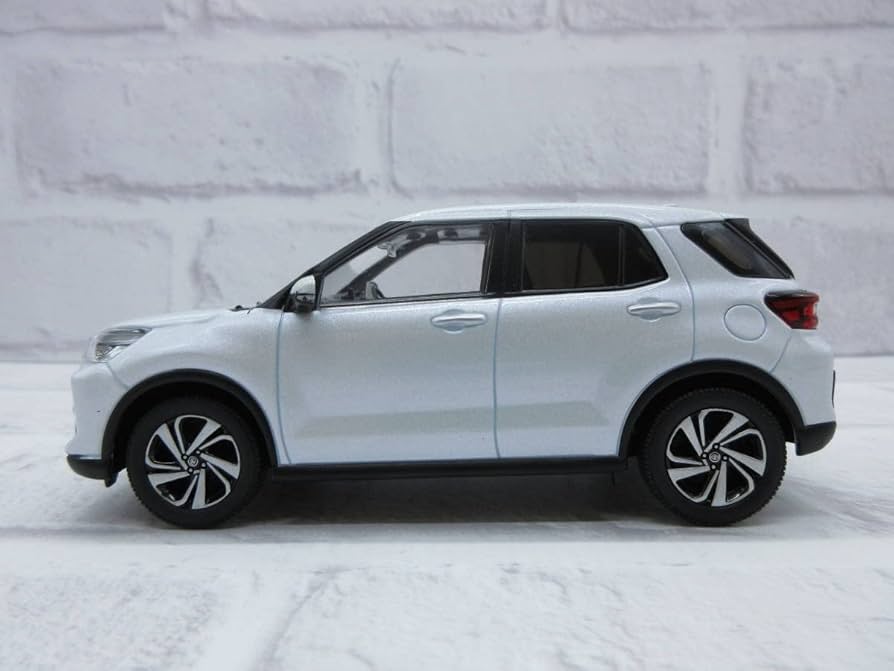 Amazon | ミニカー 1/30 トヨタ ライズ ホワイト ディーラー展示用 色