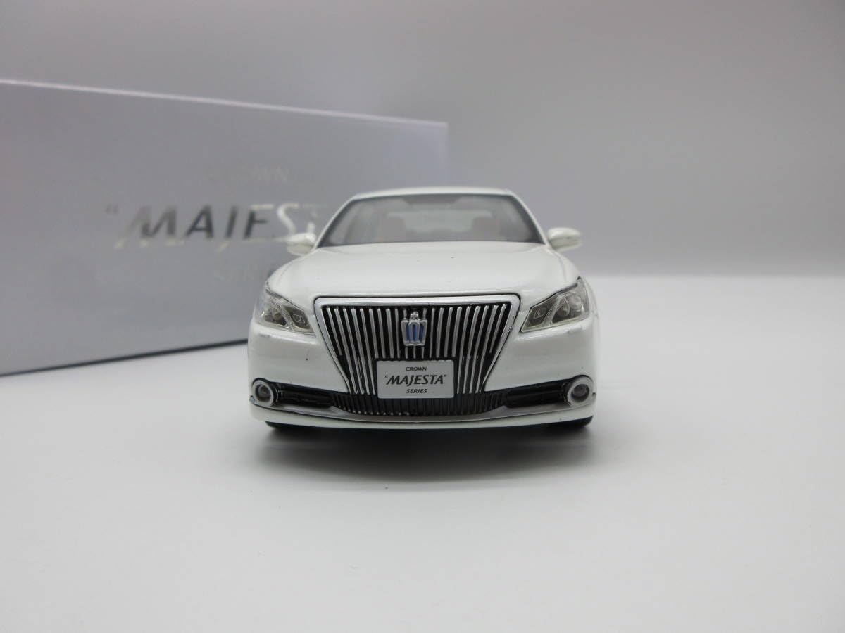 Amazon | 1/30 ミニカー クラウンマジェスタ 210系 カラーサンプル