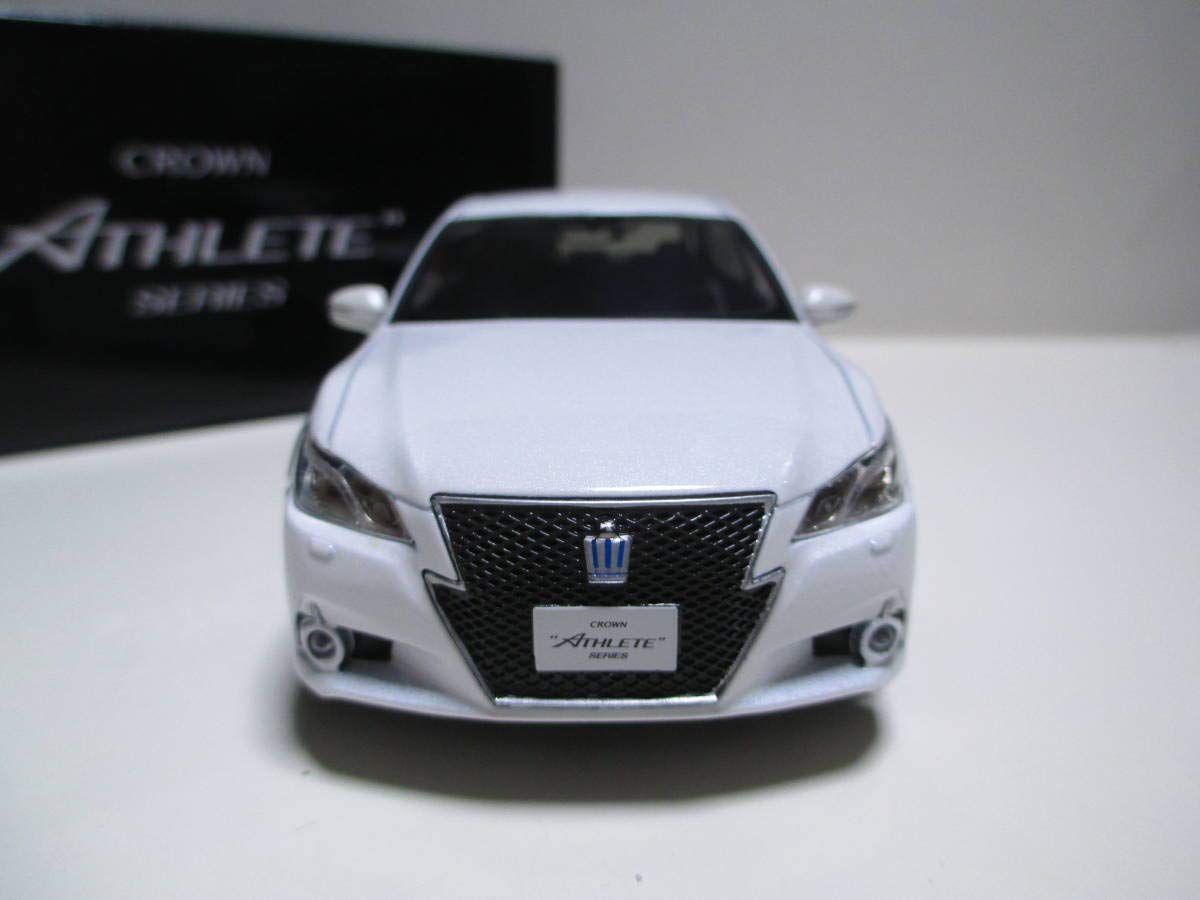 Amazon.co.jp: 1/30 トヨタ クラウンアスリート ハイブリッド 210系