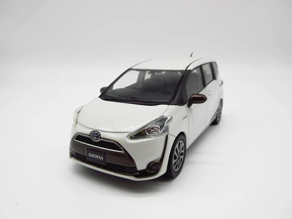 Amazon | 1/30 トヨタ 新型シエンタ 前期 ホワイトパールクリスタル