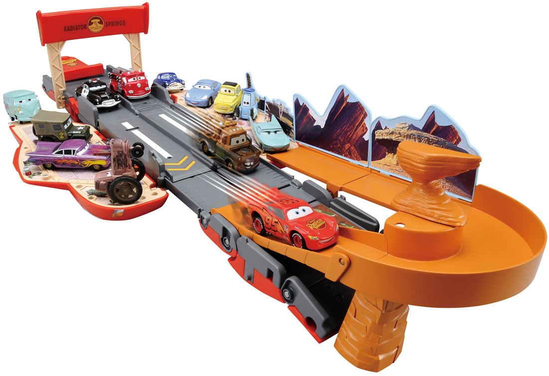 Amazon.co.jp: トミカ カーズ ドリフトコースに変身!マックィーン