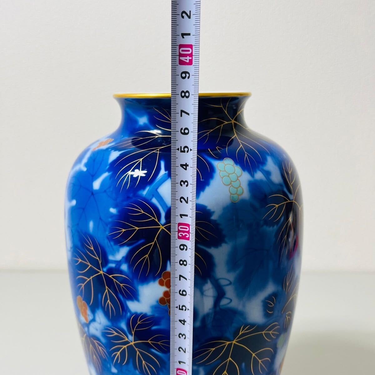 皇室御用達・深川製磁器のブドウ柄花器 26×22cm 皇室御用達・深川製