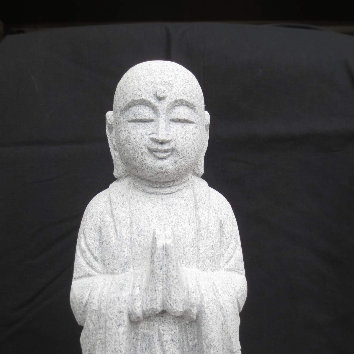 Amazon.co.jp: 地蔵菩薩 1尺 御影石 石仏 地蔵 癒しのお地蔵さん 仏像