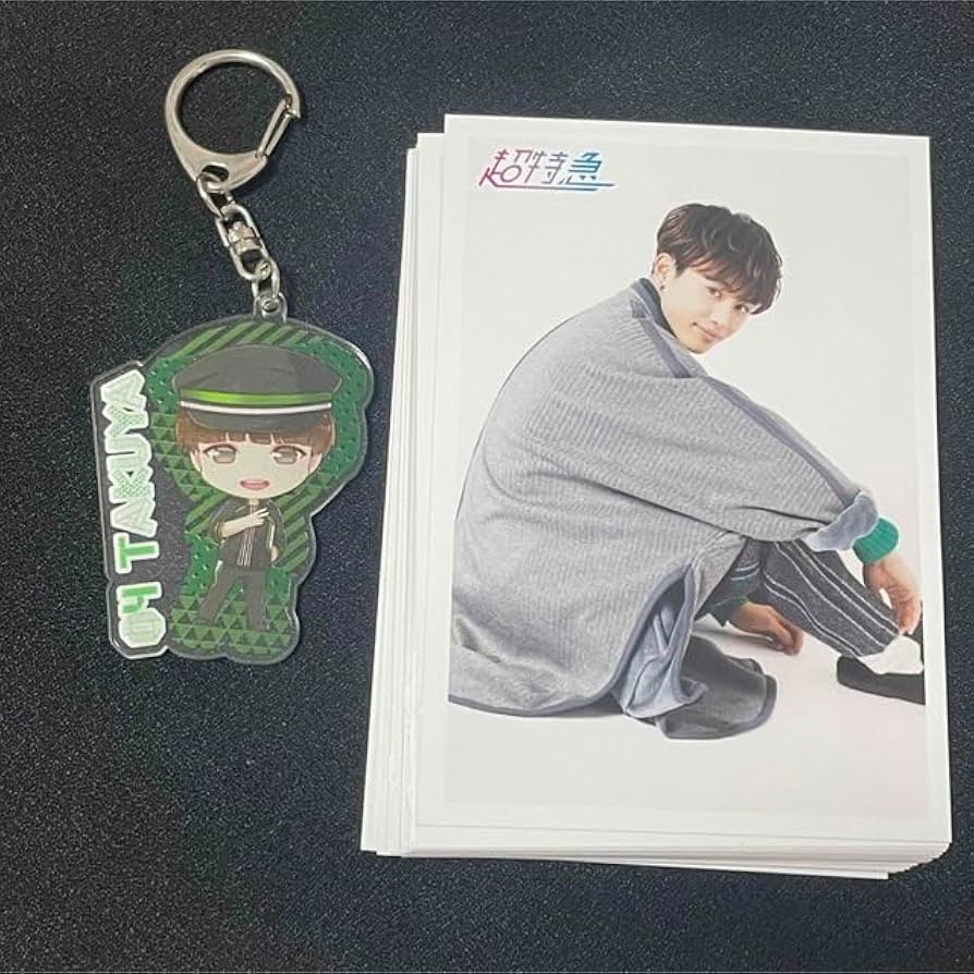 Amazon.co.jp: 超特急 タクヤ 生写真 草川拓弥 アクリルキーホルダー