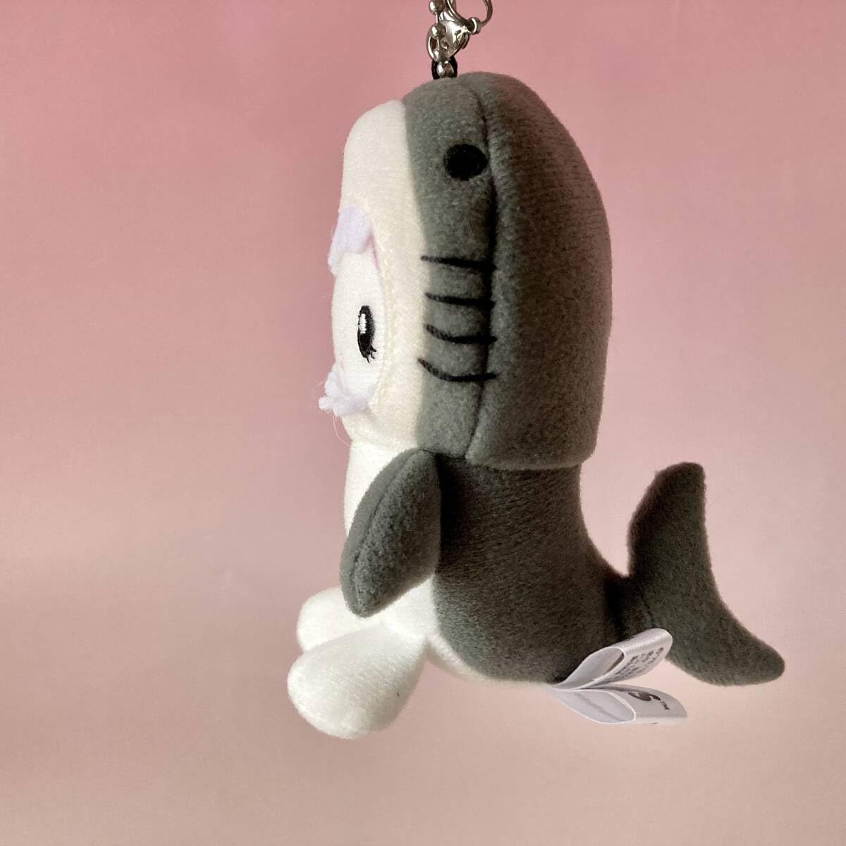 d*7様 ①ハローキティ ジョーズ USJ ストラップ 根付 キーホルダー d*7