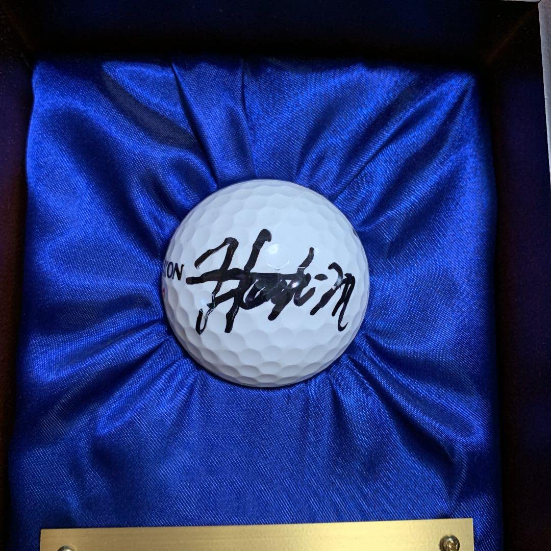 Amazon.co.jp: 松山英樹プロ 記念盾 直筆サイン入り ゴルフボール