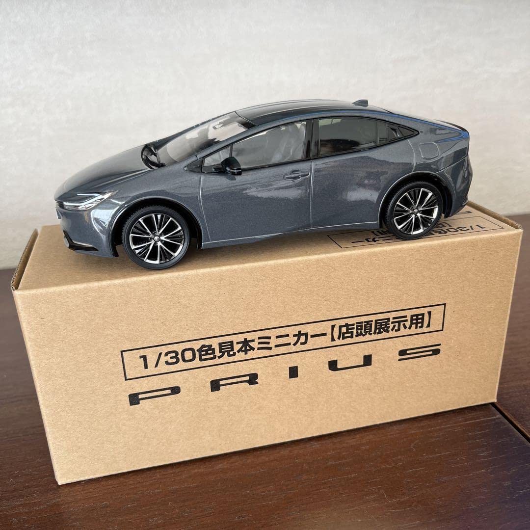 Amazon.co.jp: 新型プリウス ミニカー カラーサンプル アッシュ : おもちゃ