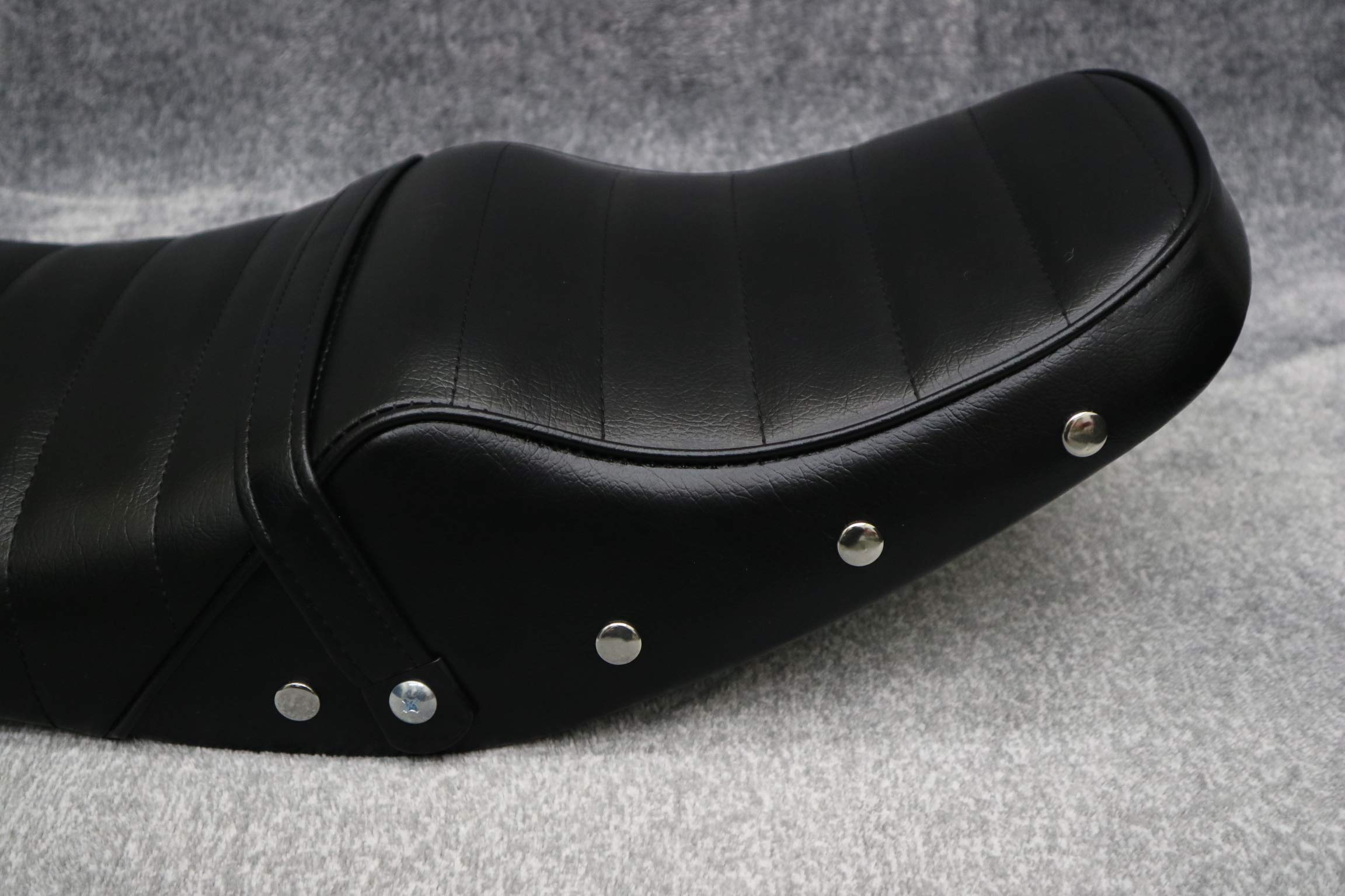 Amazon | RZ250 タックロール シート 黒皮 鋲打ち | シート本体
