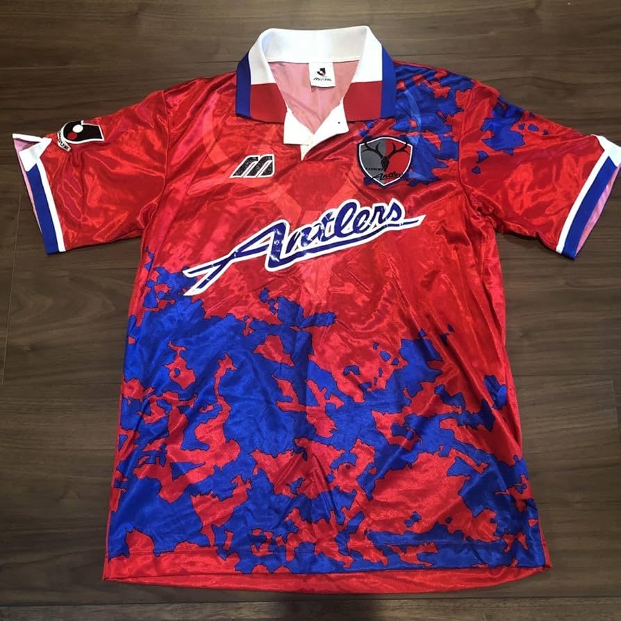 鹿島アントラーズの1997年モデルのサイン入りユニフォーム