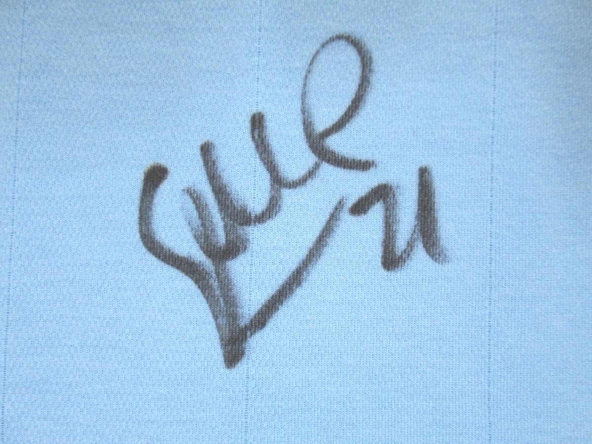 Amazon.co.jp: ダビド・シルバ 現役時代 直筆 サイン 入り