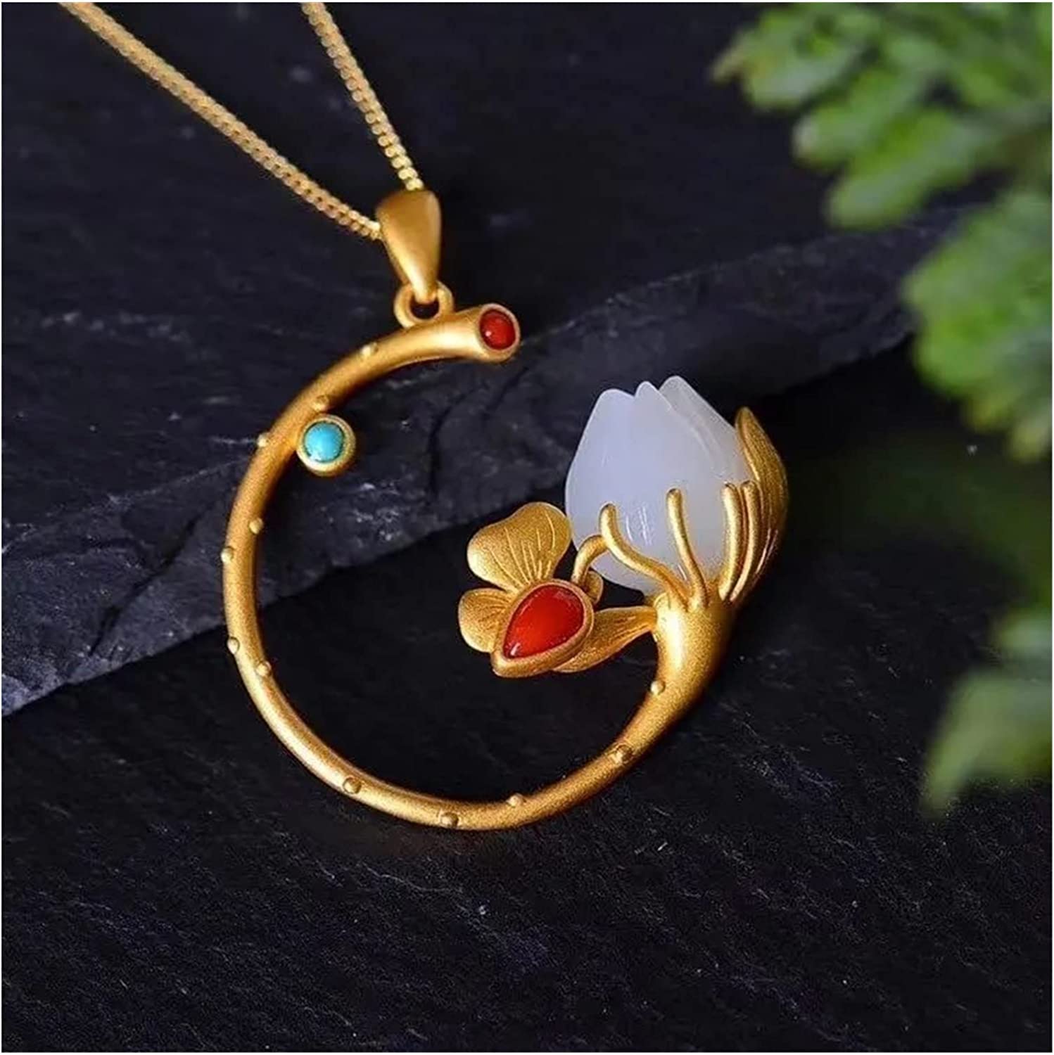 Amazon.co.jp: 天然翡翠ペンダントネックレス彫刻幸運のお守り、和田