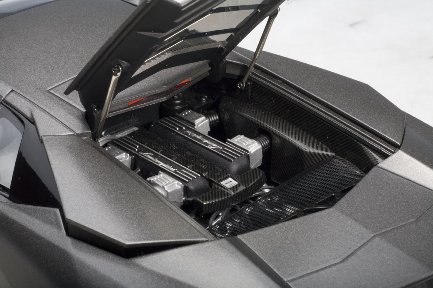 Amazon.co.jp: AUTOart 1/18 ランボルギーニ レヴェントン グレー 完成