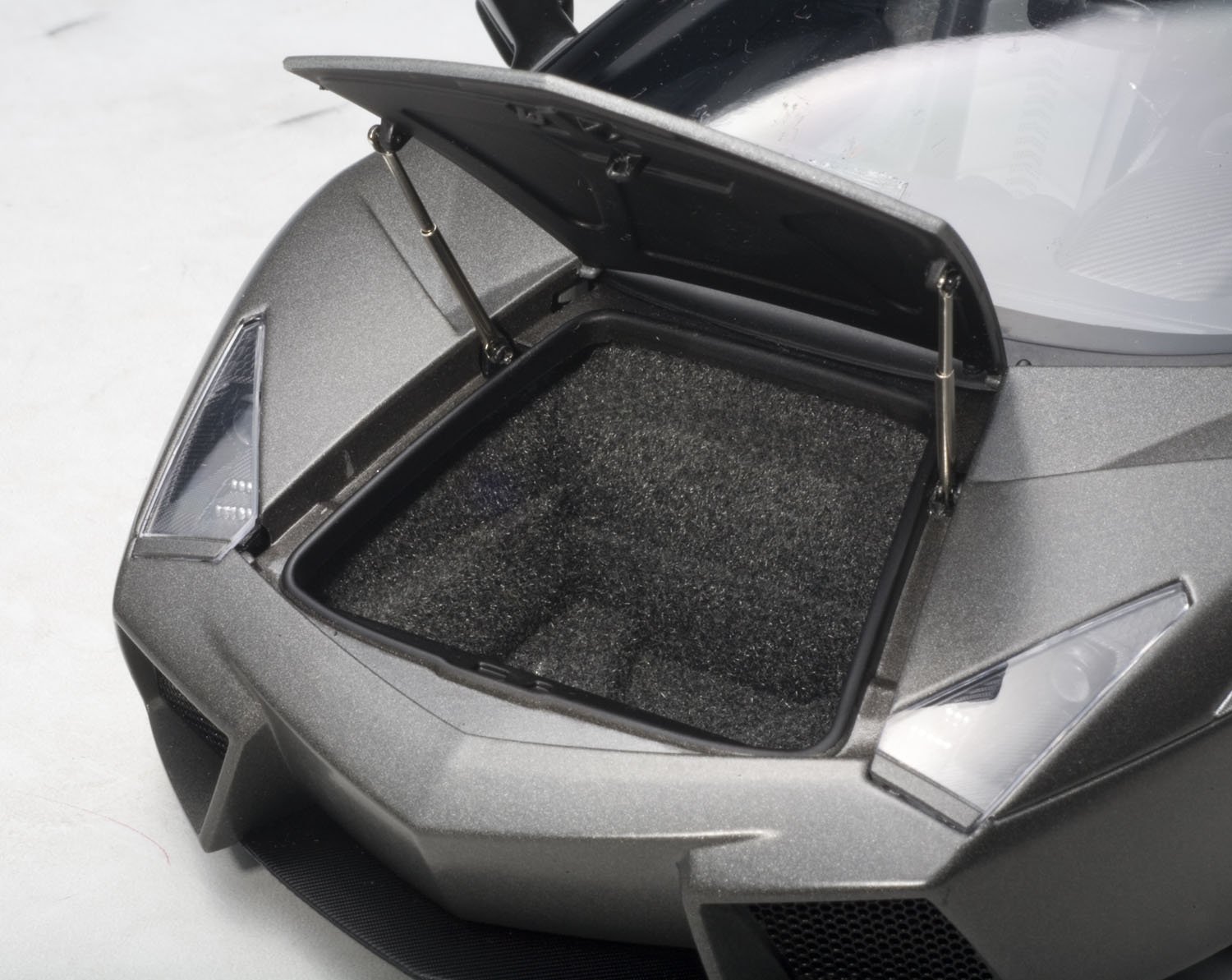 Amazon.co.jp: AUTOart 1/18 ランボルギーニ レヴェントン グレー 完成