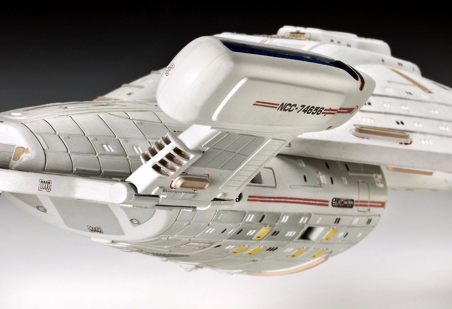 Amazon.co.jp: ドイツレベル スタートレック 1/670 NCC-74656 U.S.S