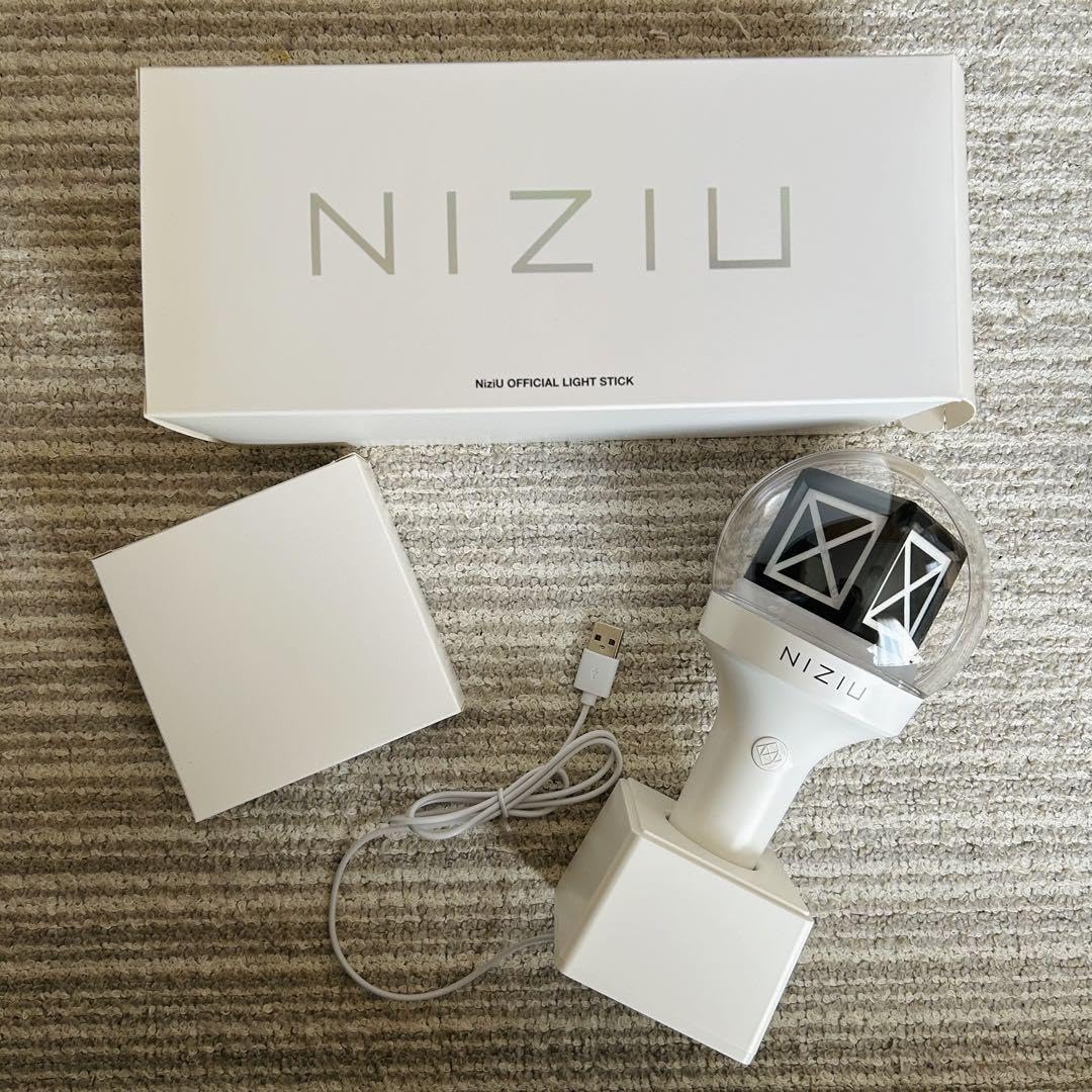 Amazon.co.jp: NiziU OFFICIAL LIGHT STICK／ペンライト : 産業・研究