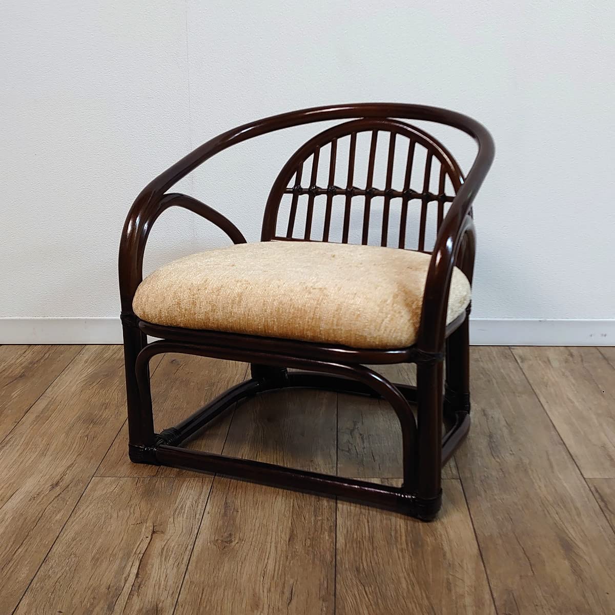 Amazon｜籐らくらく椅子 座椅子 ロータイプ 座面高30cm アームレスト