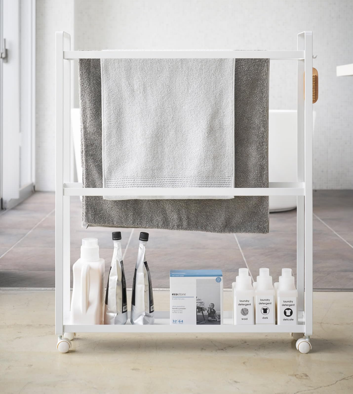 Amazon.com: Yamazaki Home Tower Towel Rack and Bath Cart - Rolling
