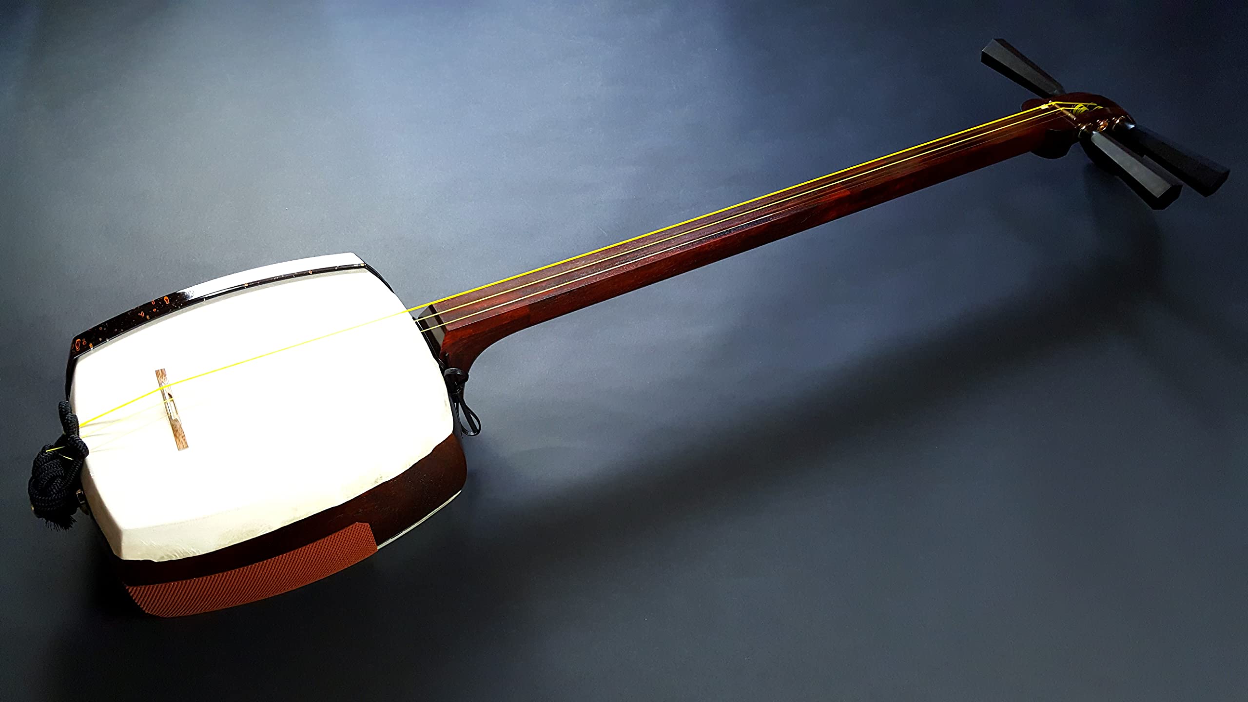 Amazon | 三味線 （特上）津軽紅木三味線セット 子持ち綾杉胴 インド産