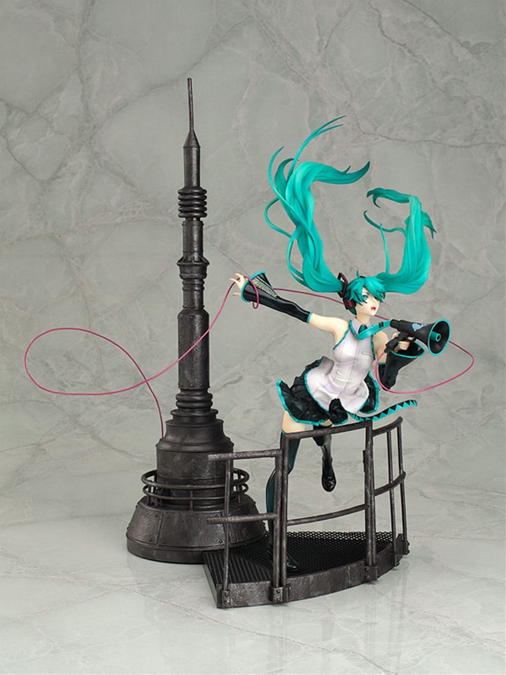 Amazon.co.jp: 初音ミク 恋は戦争ver. (1/8スケール PVC製塗装済み完成