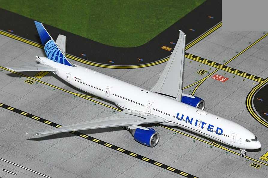 Amazon.com: Boeing 777-300ER Commercial Aircraft United Airlines