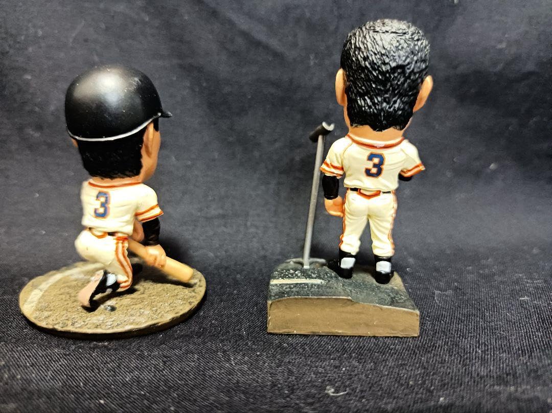Amazon.co.jp: 長嶋茂雄 フィギュア 2個 ホーム 感動の現役引退式
