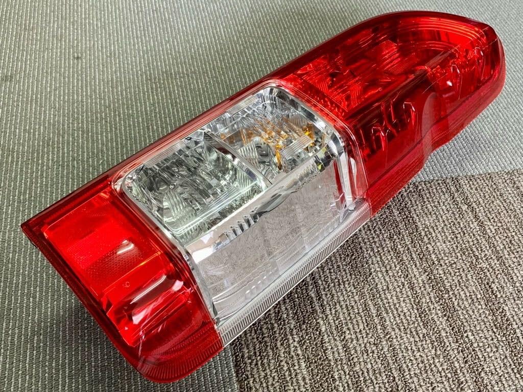 ハイエース4.5型新車外し純正テールランプ左右セット ⭐︎新車外し