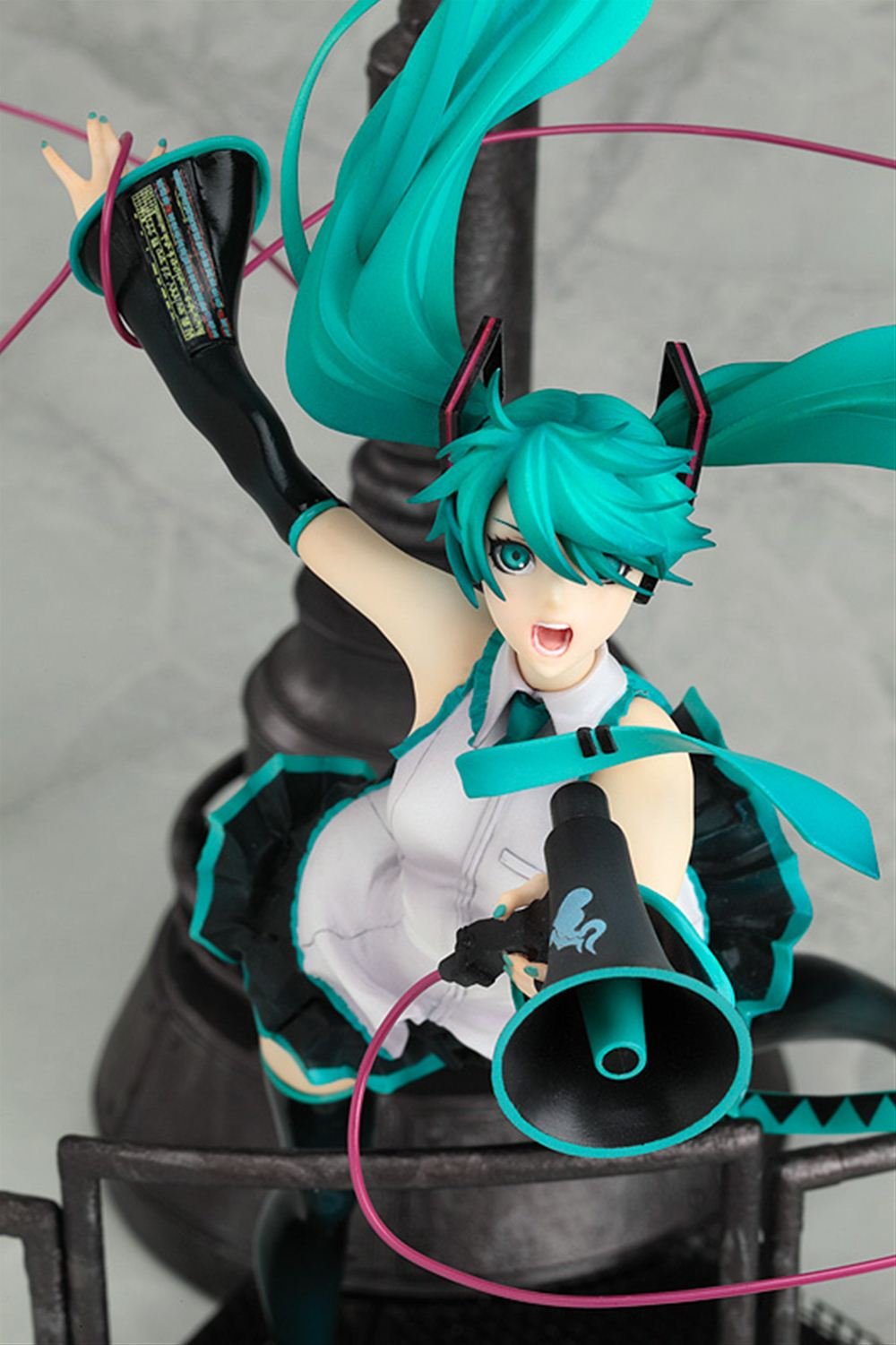 Amazon.co.jp: 初音ミク 恋は戦争ver. (1/8スケール PVC製塗装済み完成