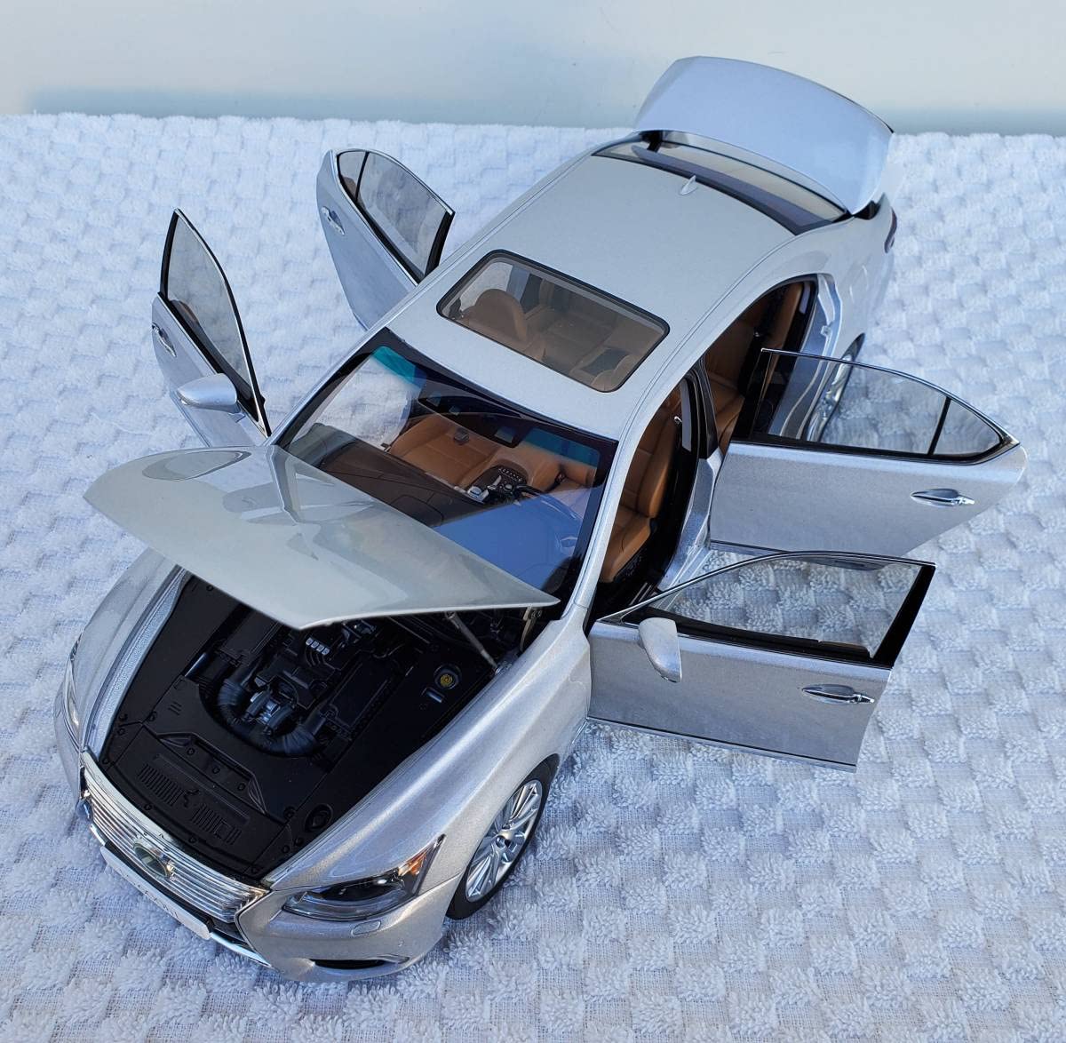 Amazon | Aa オートアート 1/18 レクサス LS600hL 4枚ドア、ボンネット