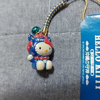 Amazon.co.jp: ご当地キティ沖縄限定シーサーストラップ : おもちゃ