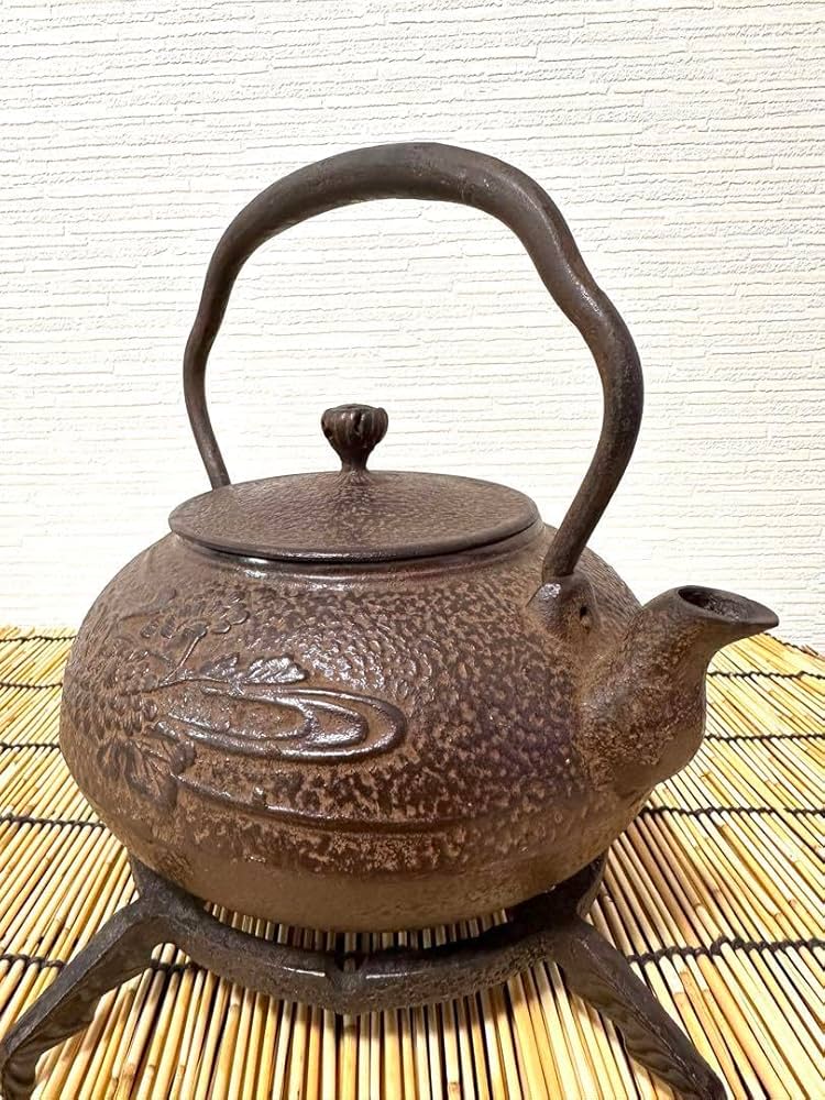 Amazon | 栞付 南部三厳堂 菊華文様 12型アラレ 南部鉄瓶 南部鉄器