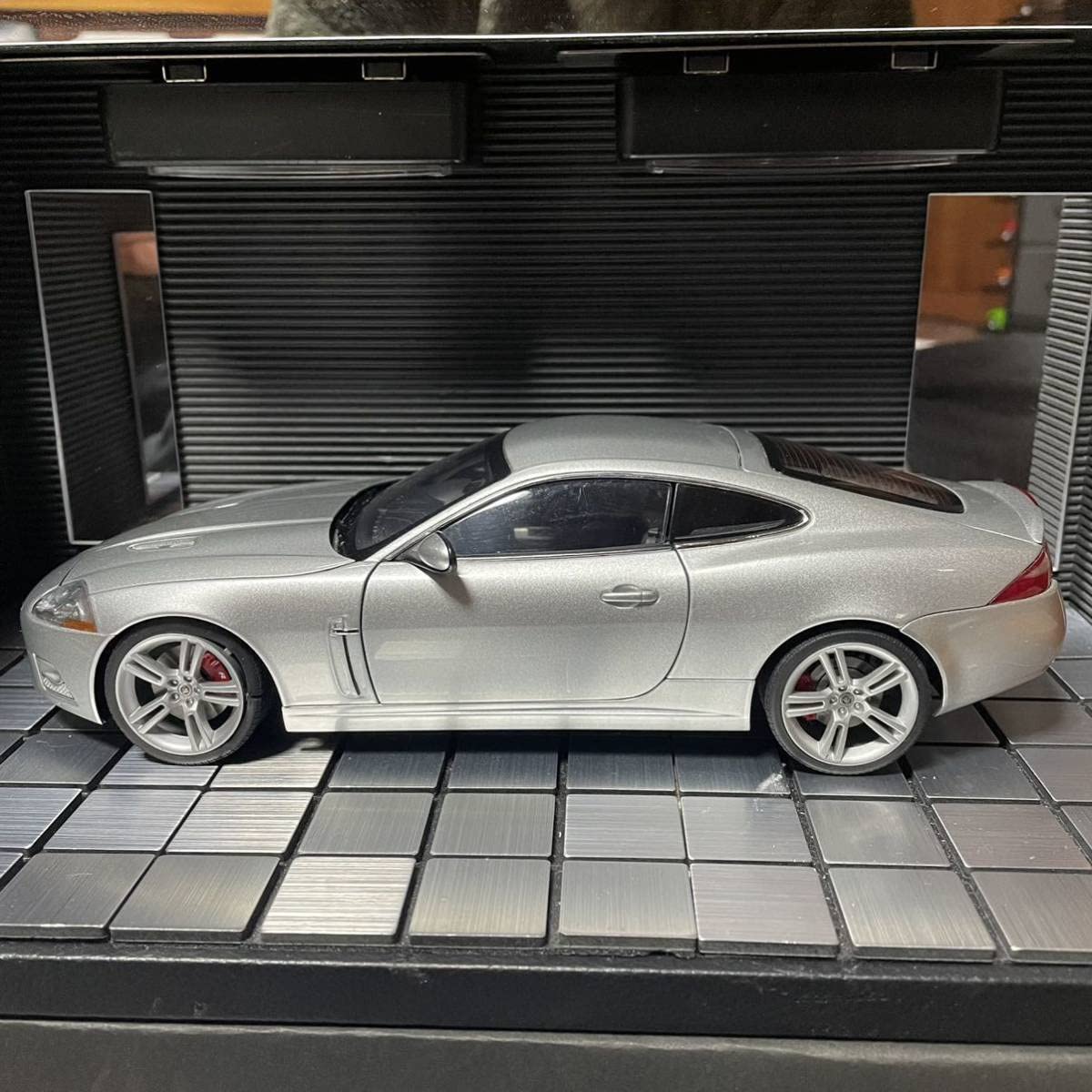 Amazon.co.jp: オートアート1/18 ジャガー XKクーペ シルバー : 車＆バイク