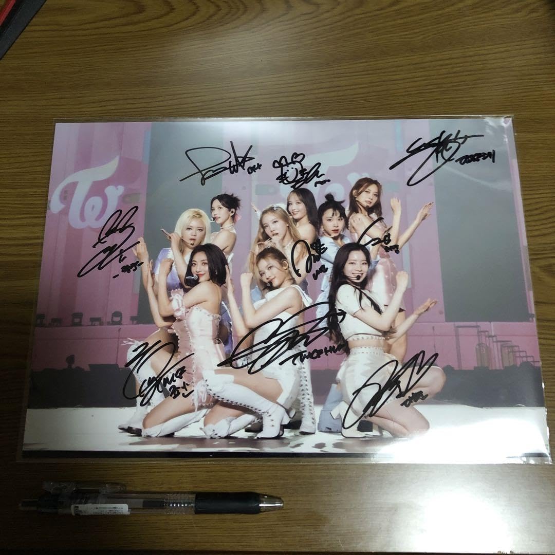 Amazon.co.jp: TWICE 全メンバー 直筆 サイン A4 写真 : おもちゃ
