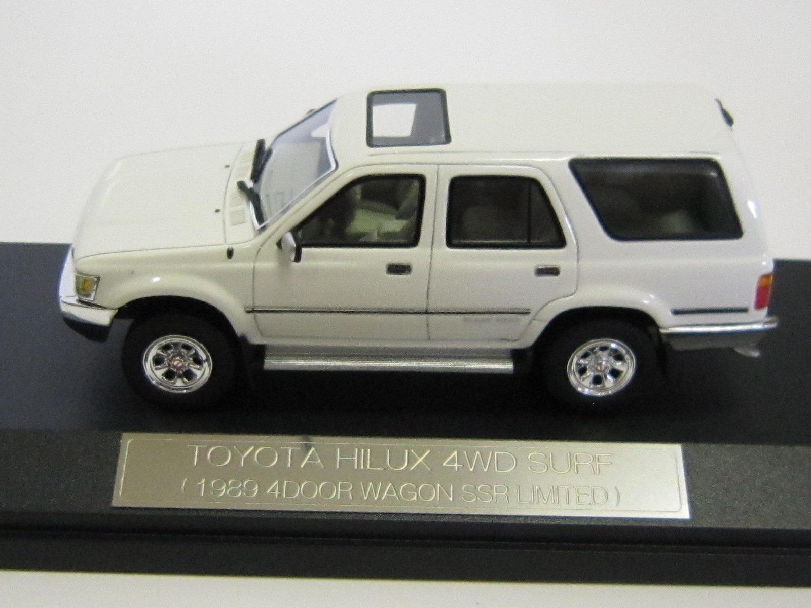 ハイストーリー 1/43 トヨタ ハイラックス 1985年 ホワイト ミニカー