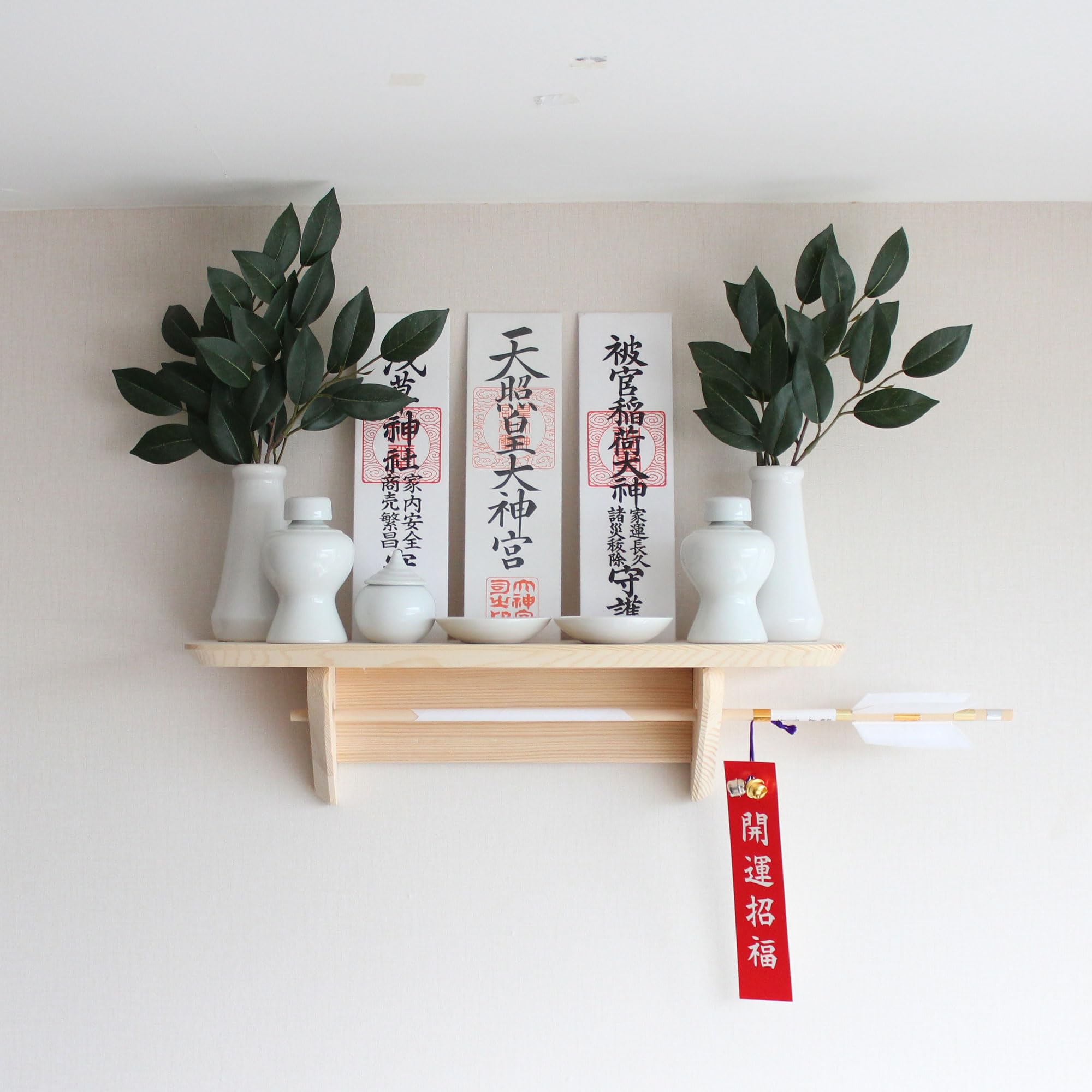 Amazon｜神棚 御札立て 壁掛け モダン 45x12x12cm 壁掛け用神札立(神棚