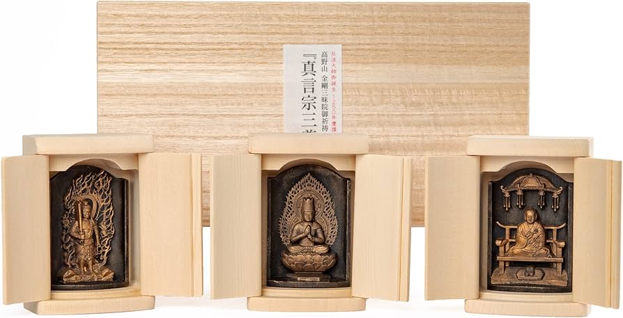 Amazon｜是空 真言宗三尊 厨子入りの仏像(金古美仕上げ) 高野山金剛
