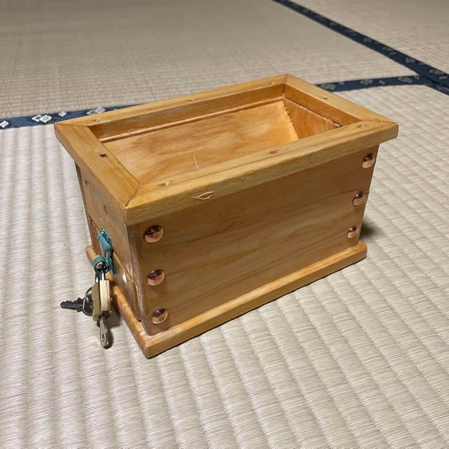 Amazon.co.jp: 賽銭箱型貯金箱（滑り落とし18㎝）南京錠鍵2本付き