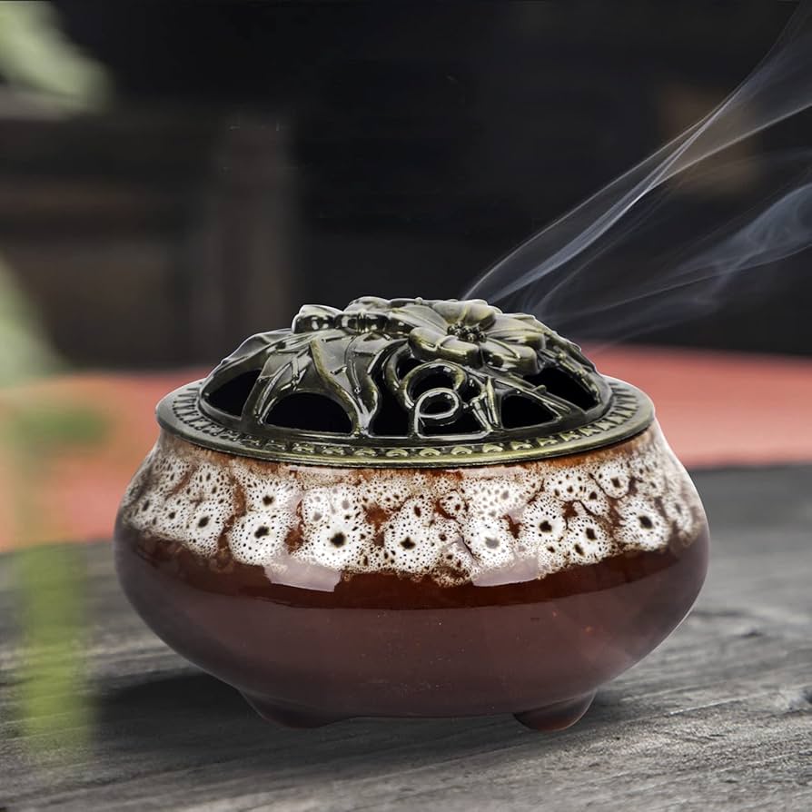 家庭用室内沈香炉 あかりをつける アロマボールの透かし彫檀香炉置物