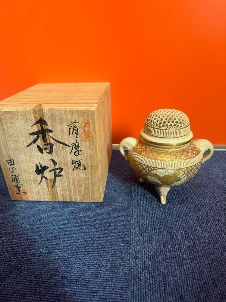 Amazon｜1692 薩摩焼 田の浦窯 仁楓 透かし彫り 鶴文 香炉｜仏壇用香炉