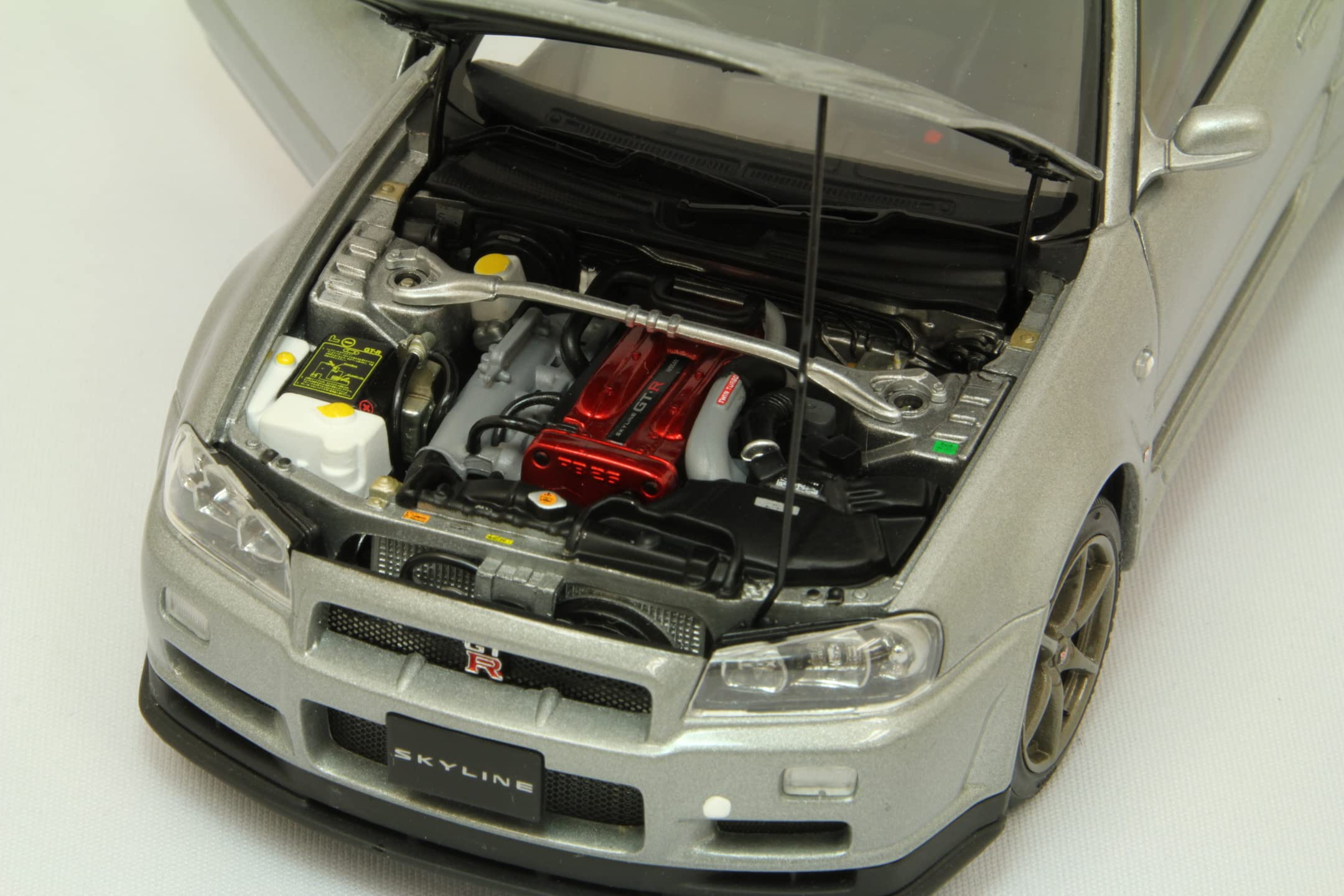 Amazon | エブロ 1/24 スカイラインGT-R R34 VスペックII シルバー