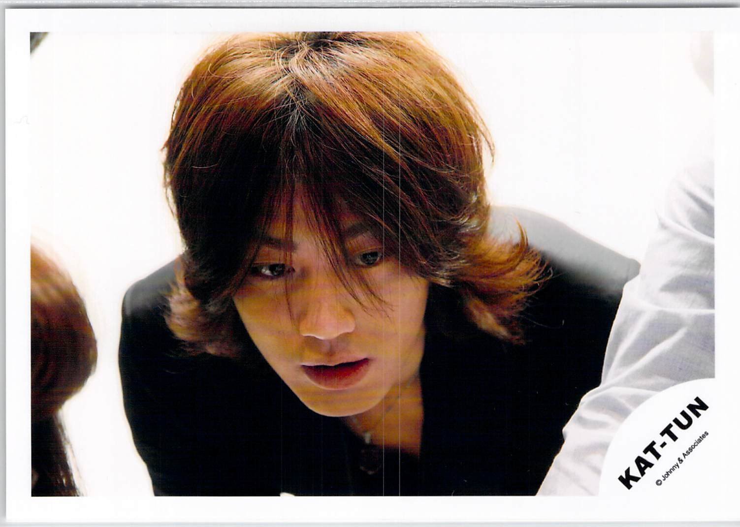 Amazon.co.jp: KAT-TUN 赤西 仁 【公式写真・スリーブ付き】 b253 : ホビー