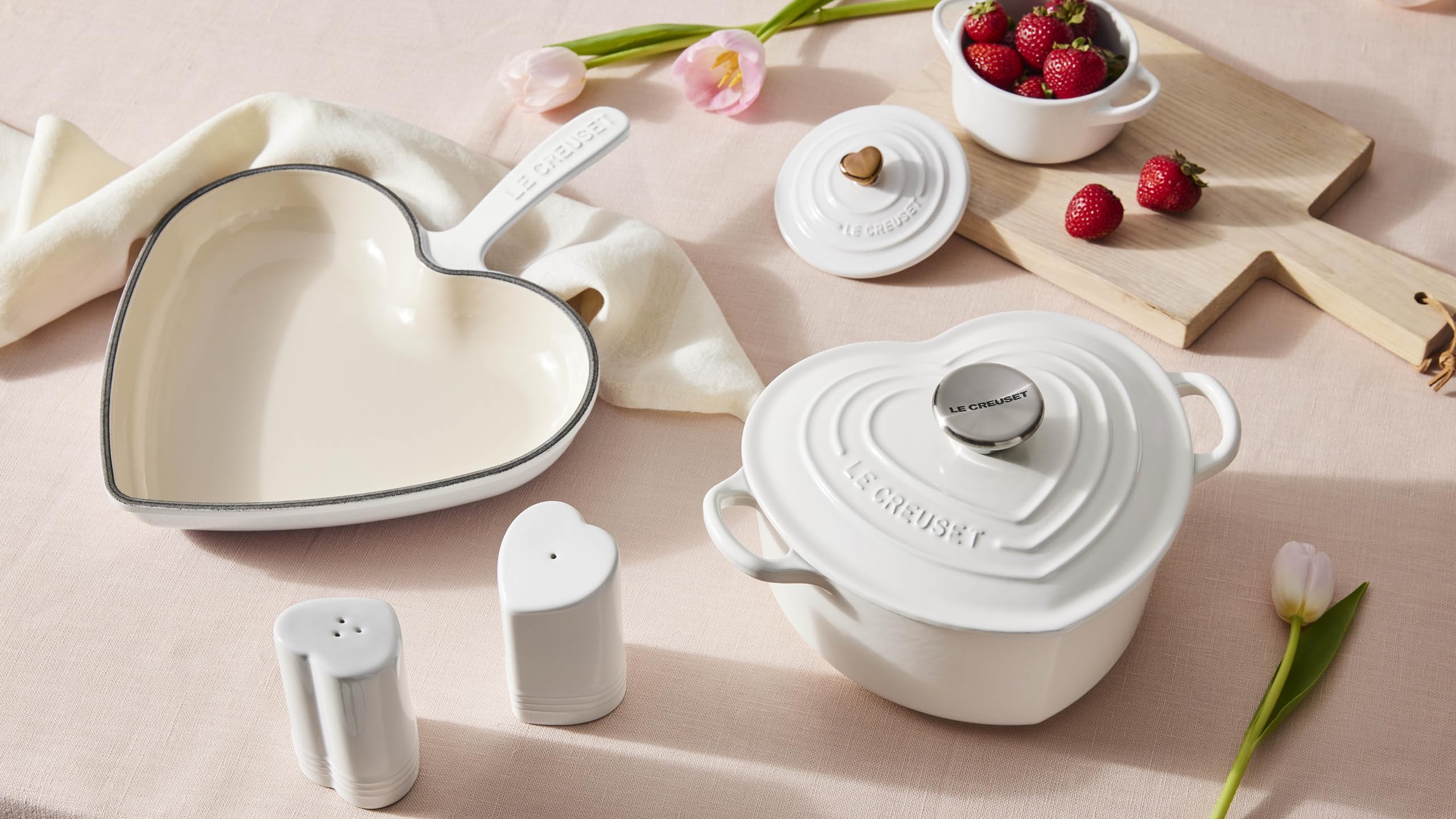 Amazon.com: Le Creuset Stoneware Heart Shaped Salt & Pepper