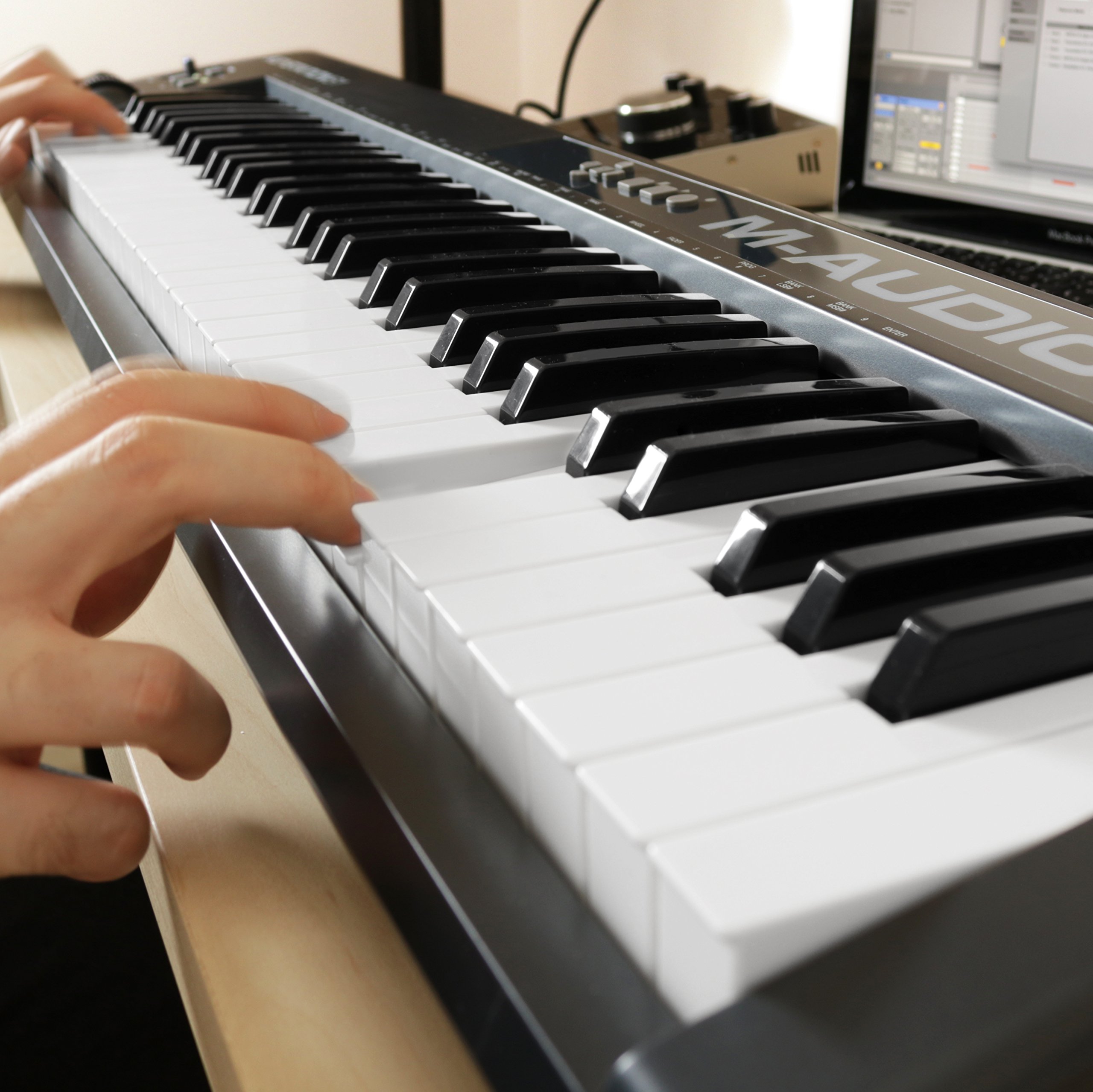 Amazon.co.jp: M-Audio USB MIDIキーボード 61鍵 ピアノ音源ソフト付属