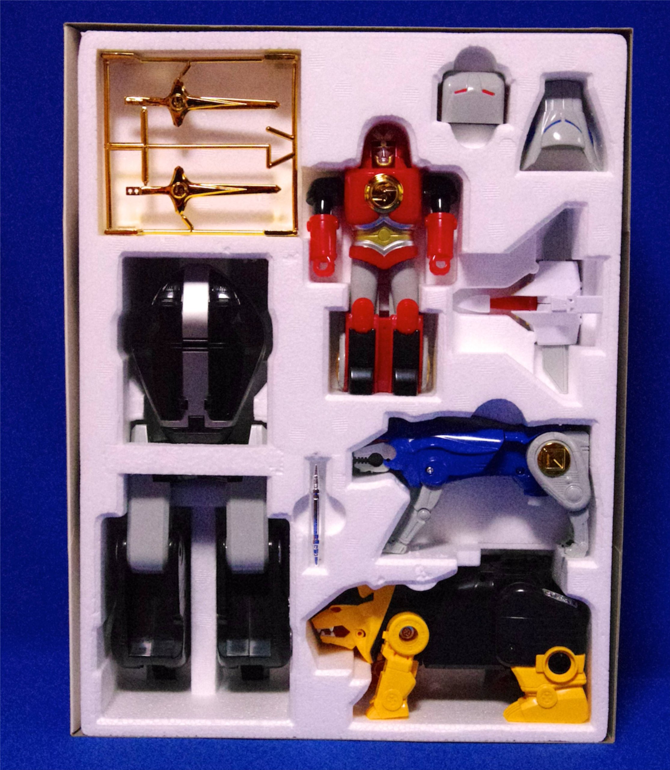 Amazon.co.jp: 忍者戦隊 カクレンジャー 五神合体 DX隠大将軍 : おもちゃ