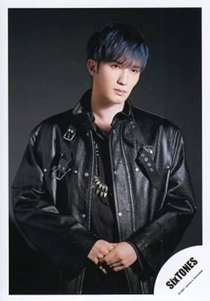 Amazon.co.jp: Six TONES 公式 生 写真（ジェシー）ST00344 : ホーム