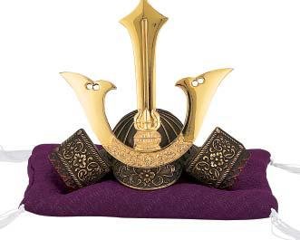 Amazon.co.jp: 毛利元就 戦国武将 兜 (座布団付) 日本製 高岡銅器