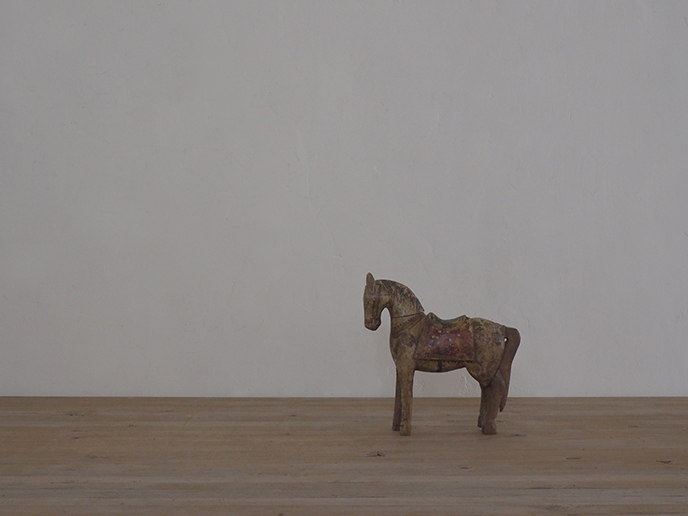 C10042 インド アンティーク 木製 馬のオブジェ 置物 | MANSIKKA