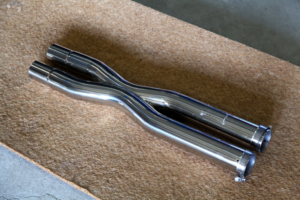 マセラティ グラントゥーリズモスポーツ & センターパイプ装着