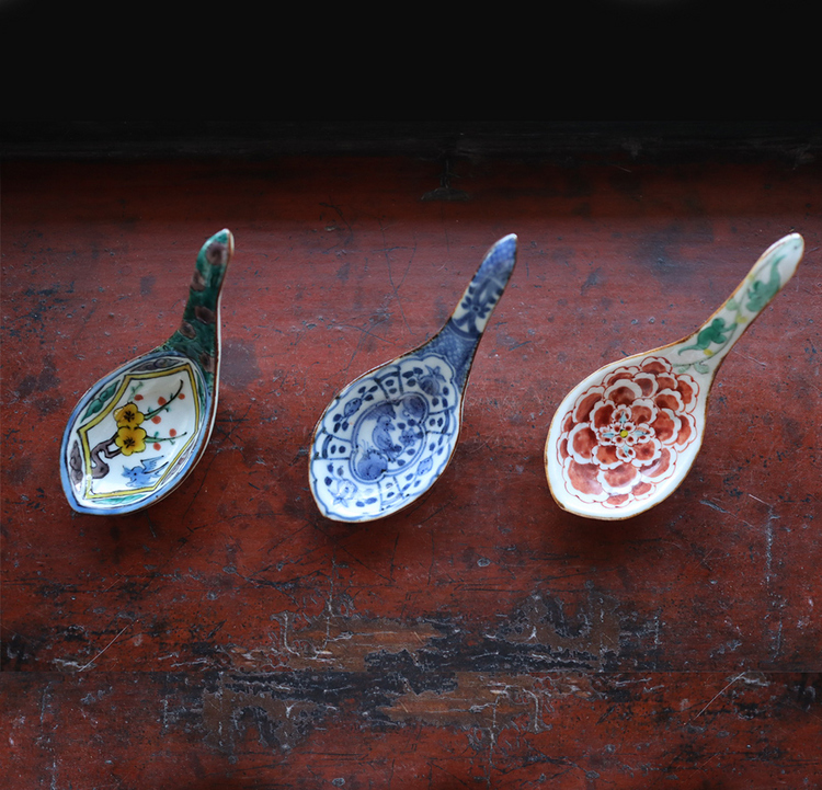 触れたくなる、華やかな色絵「蓮華～renge～」 │ ヒトサラマガジン